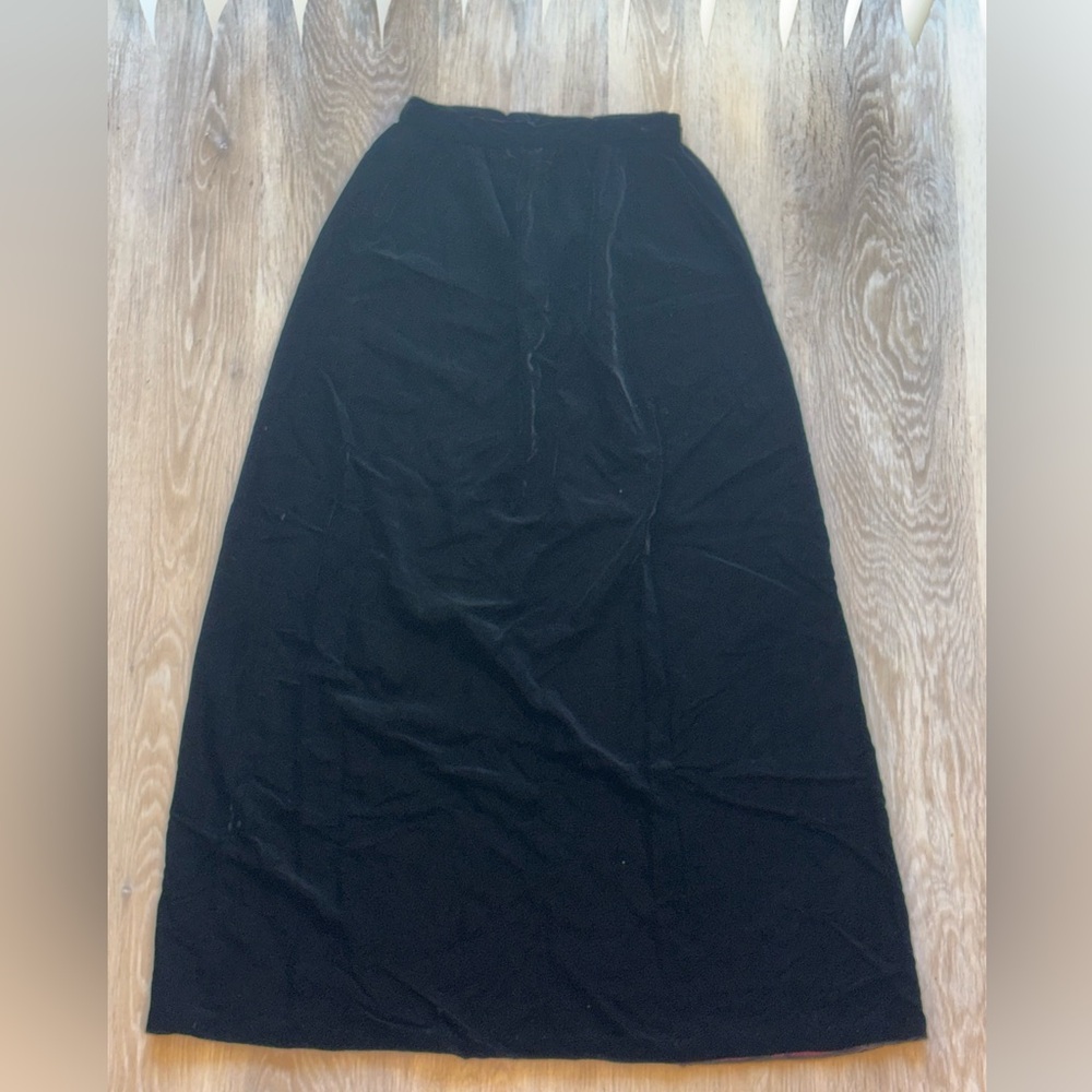 Elegant Black Velvet Women's Maxi Skirt